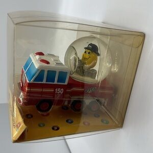 RARE M&M’S World Nevada Yellow Peanut Mini Snow Glove Fire Engine Figurine